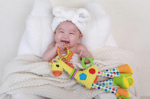 哈密宝宝头上有白色的小点